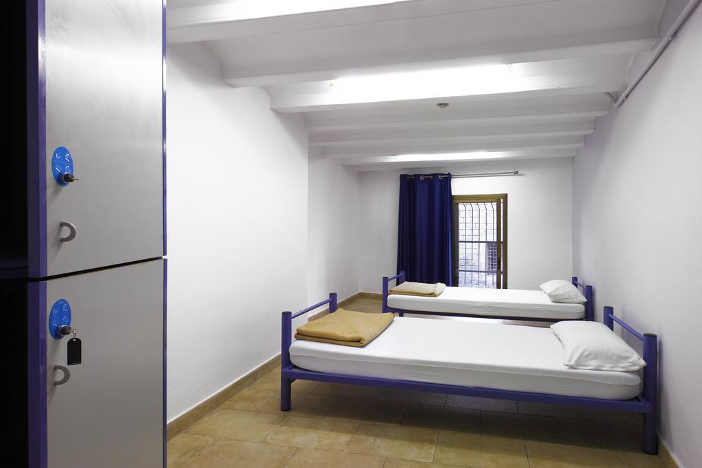 Center-Ramblas Guest House บาร์เซโลนา ภายนอก รูปภาพ