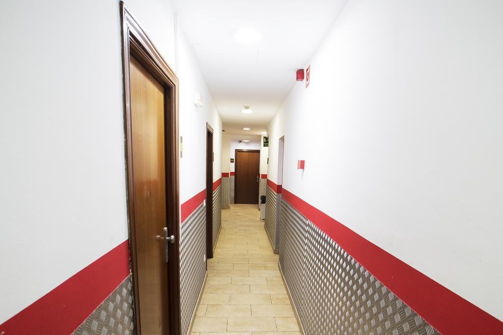 Center-Ramblas Guest House บาร์เซโลนา ภายนอก รูปภาพ