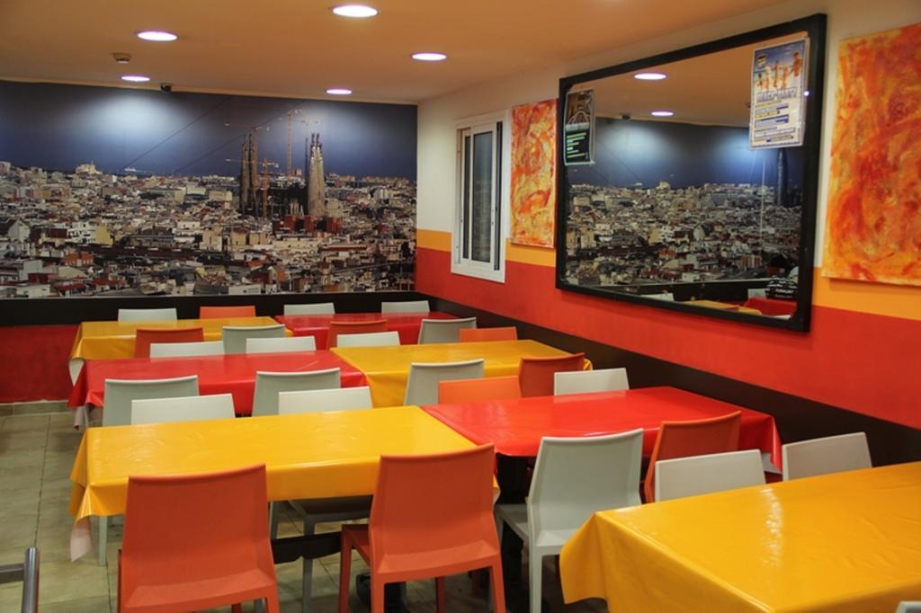 Center-Ramblas Guest House บาร์เซโลนา ภายนอก รูปภาพ