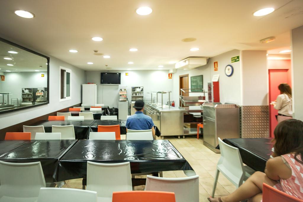 Center-Ramblas Guest House บาร์เซโลนา ภายนอก รูปภาพ