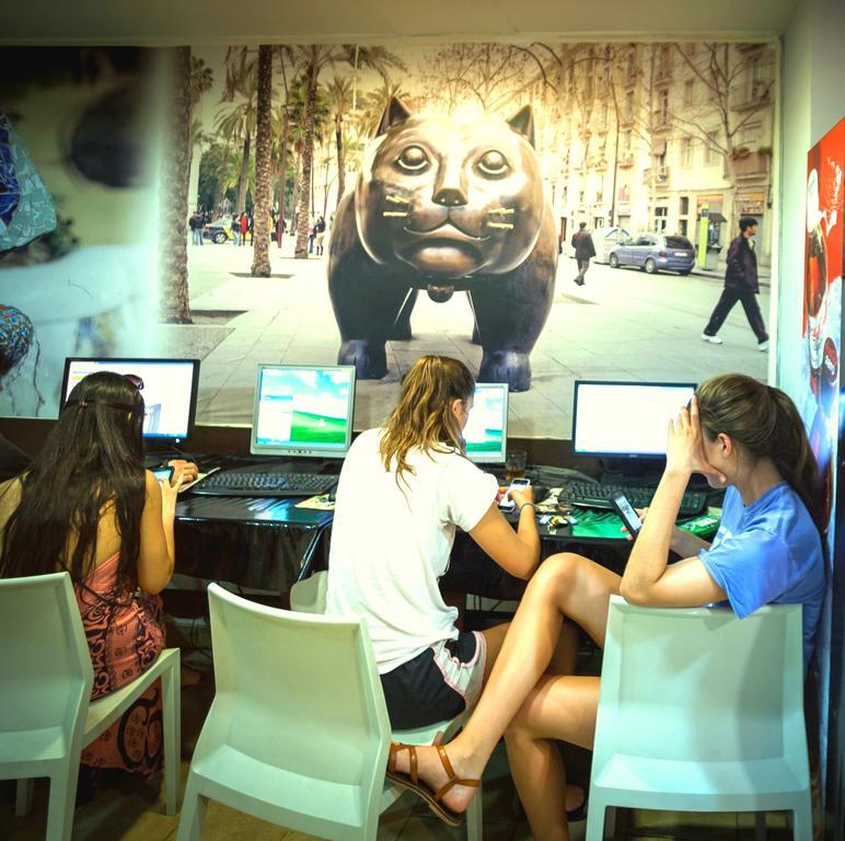 Center-Ramblas Guest House บาร์เซโลนา ภายนอก รูปภาพ